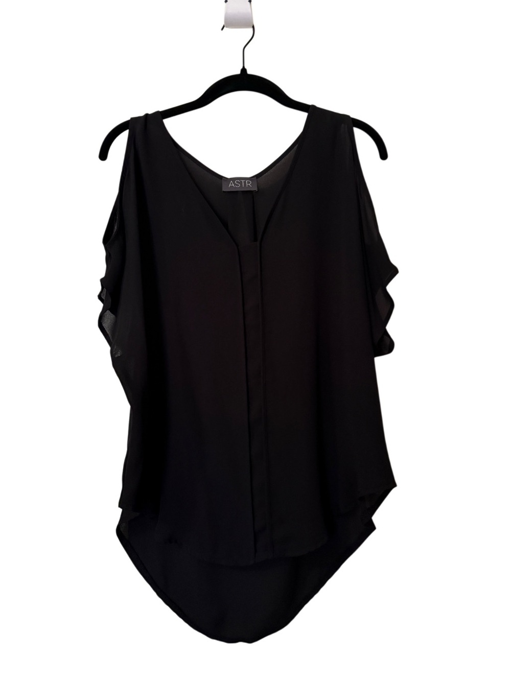 ASTR Black Cold-Shoulder V-Neck Light Blouse